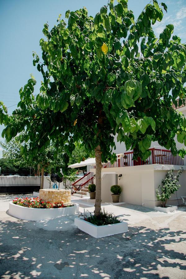 Rooms In Yard Corinth Екстер'єр фото